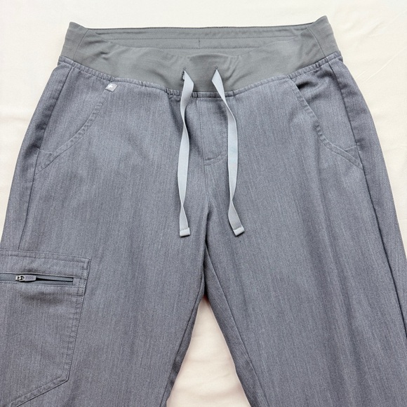 Figs Women's Graphite jogger Scrub Pants & Rafaela oversized top -2pc set - Picture 13 of 16